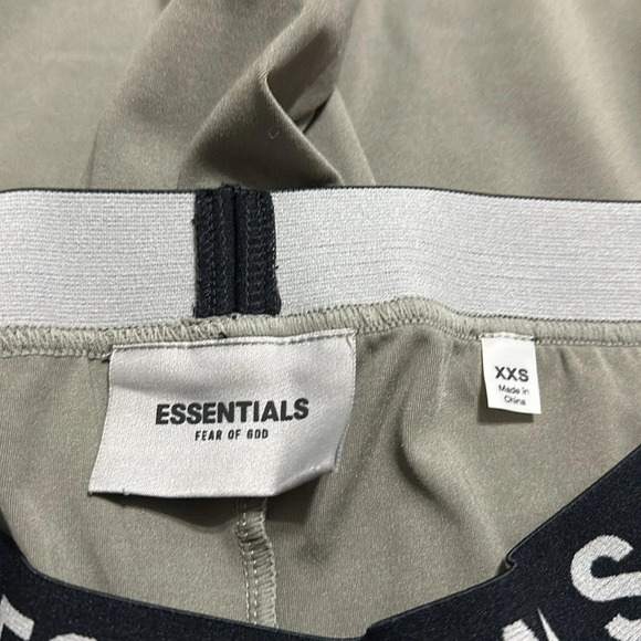 Essentials - Picture 7 of 8